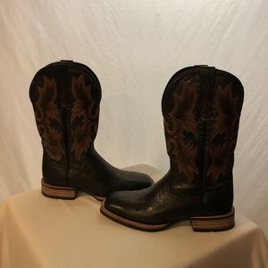 ARIAT Men’s Boots size 11D Basically NEW